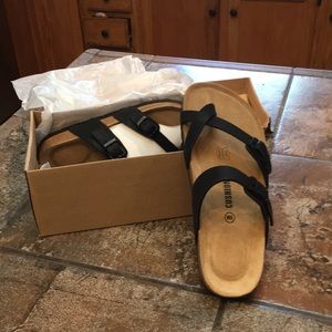 Cushionaire matte black Luna cork footbed sandals, size 8, New in box.